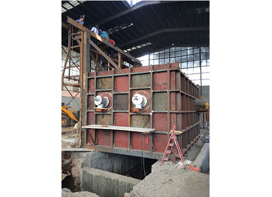 新建25噸化鋁爐及天然氣燒嘴安裝現(xiàn)場(chǎng)